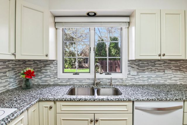 985 Coventry Lane, Highland Park, IL 60035
