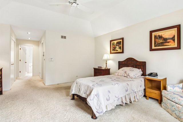 985 Coventry Lane, Highland Park, IL 60035