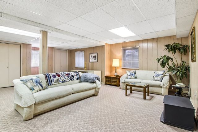 985 Coventry Lane, Highland Park, IL 60035