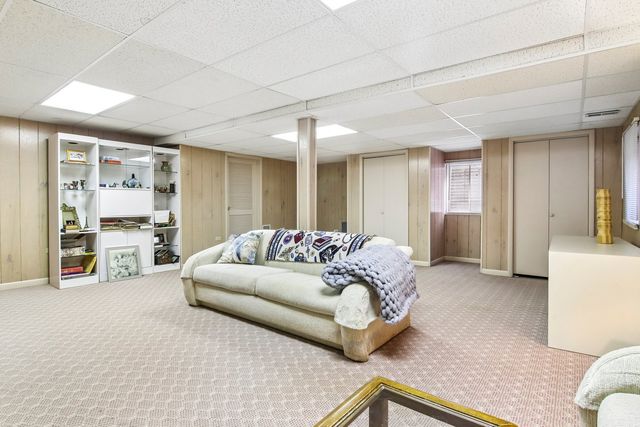 985 Coventry Lane, Highland Park, IL 60035