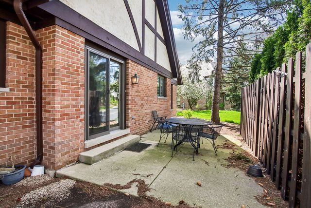 985 Coventry Lane, Highland Park, IL 60035