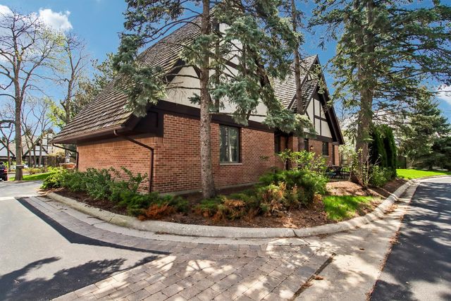 985 Coventry Lane, Highland Park, IL 60035