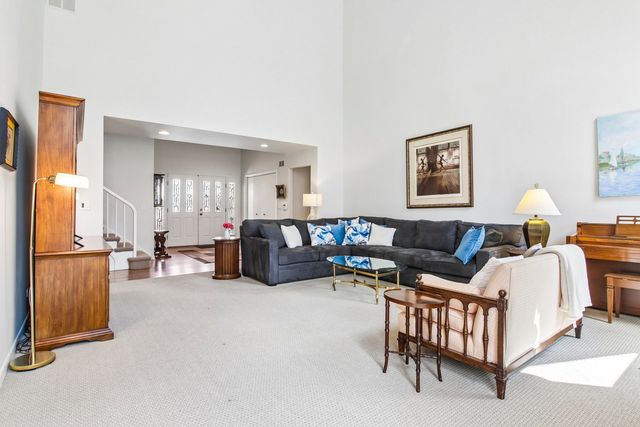 985 Coventry Lane, Highland Park, IL 60035