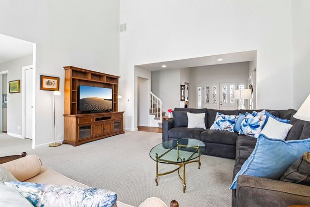 985 Coventry Lane, Highland Park, IL 60035