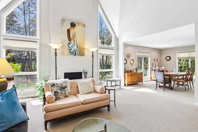 985 Coventry Lane, Highland Park, IL 60035