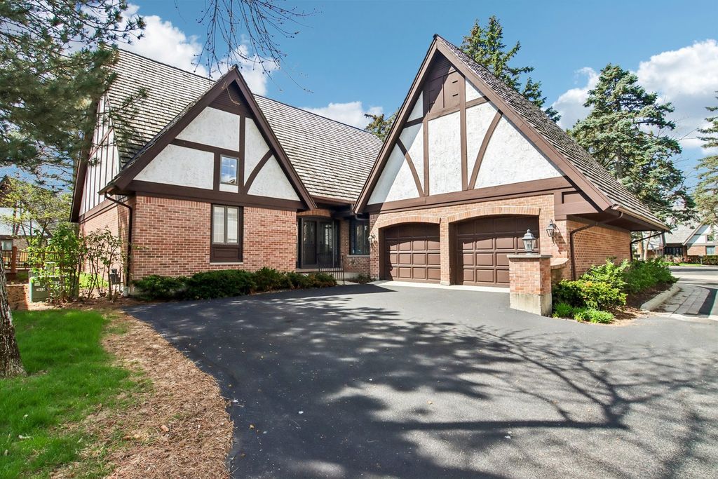 985 Coventry Lane, Highland Park, IL 60035