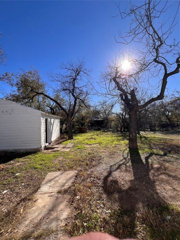 316 E 7th Street, Coleman, TX 76834