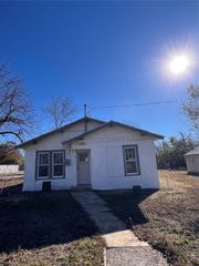 316 E 7th Street, Coleman, TX 76834