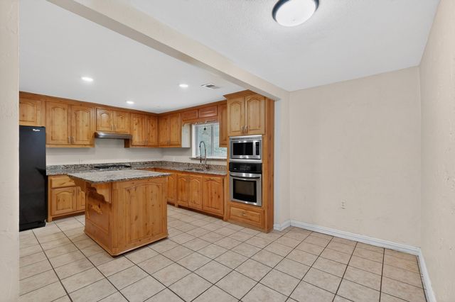 513 Ten Mile Drive, Desoto, TX 75115