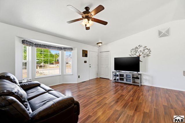 458 W Lookout Dr, Pueblo, CO 81007