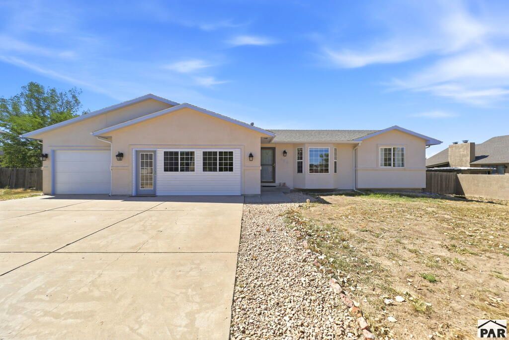 458 W Lookout Dr, Pueblo, CO 81007