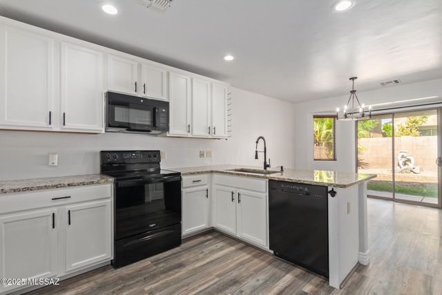 6613 S Chinese Lanterns Drive, Tucson, AZ 85756