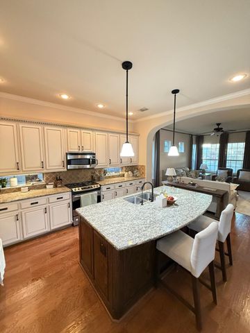 300 Eastland Drive, Lewisville, TX 75056