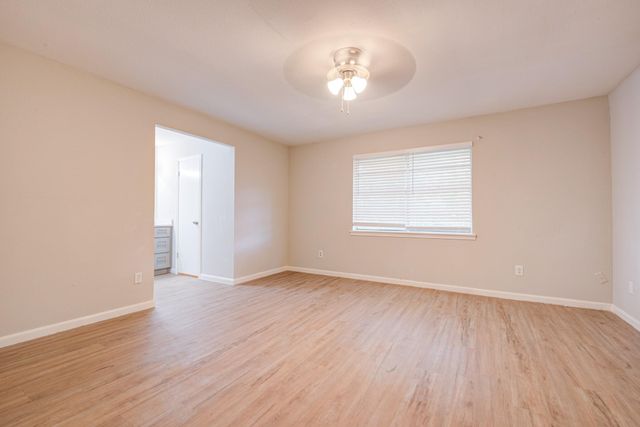 2035 Deerhurst Lane, Houston, TX 77088