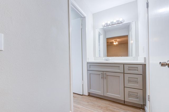 2035 Deerhurst Lane, Houston, TX 77088