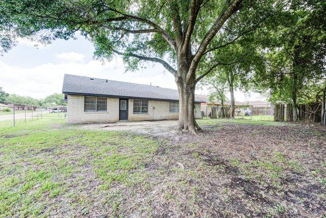 2035 Deerhurst Lane, Houston, TX 77088