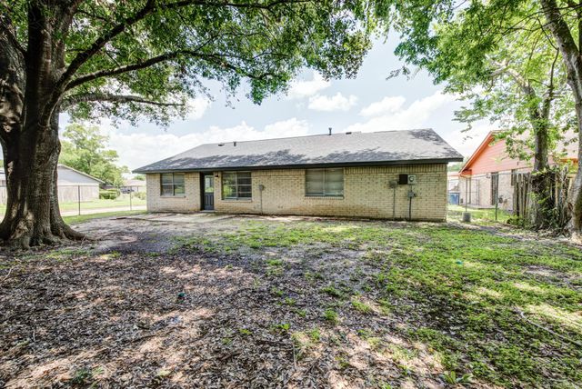 2035 Deerhurst Lane, Houston, TX 77088