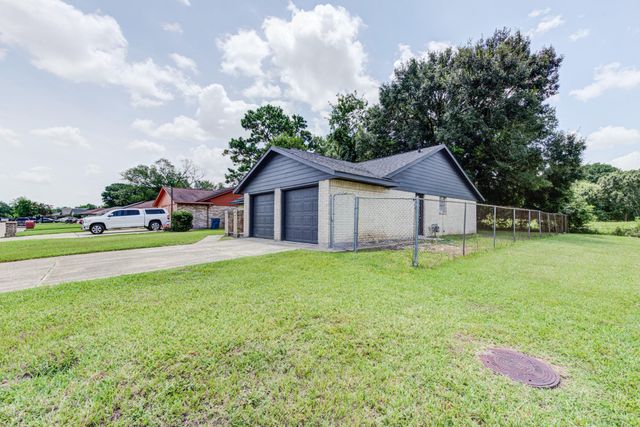 2035 Deerhurst Lane, Houston, TX 77088