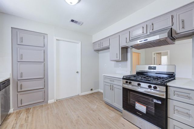 2035 Deerhurst Lane, Houston, TX 77088