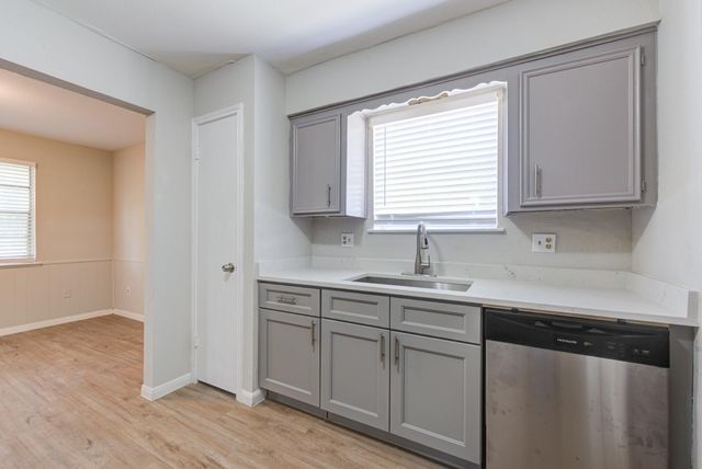 2035 Deerhurst Lane, Houston, TX 77088