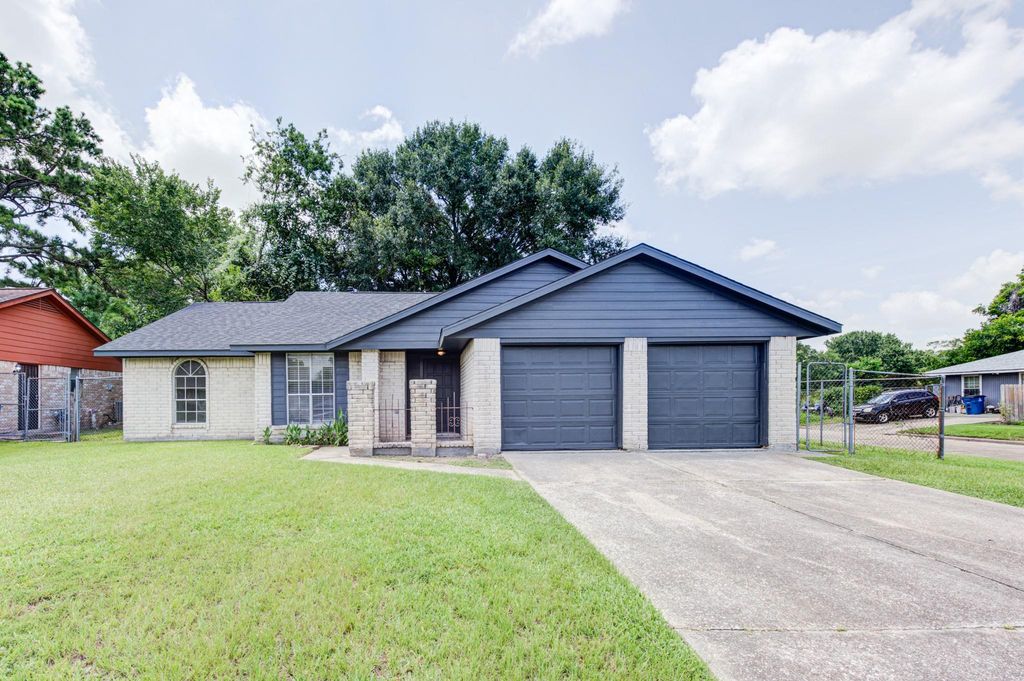 2035 Deerhurst Lane, Houston, TX 77088