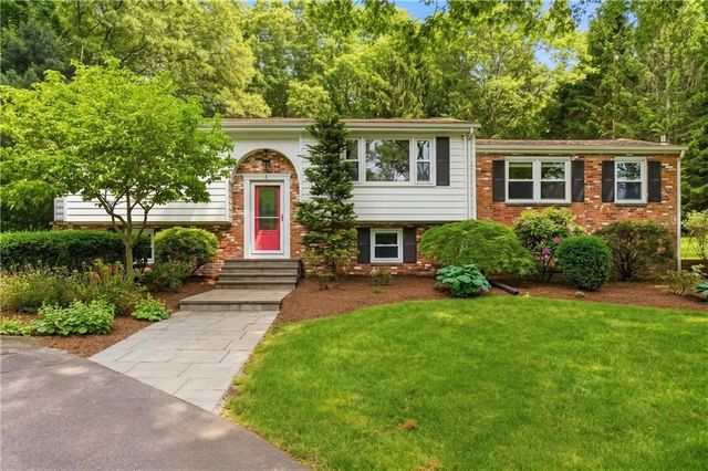 8 Ledgemont Drive, Lincoln, RI 02865
