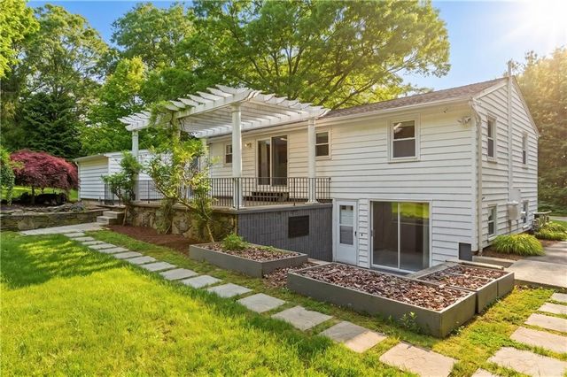 8 Ledgemont Drive, Lincoln, RI 02865