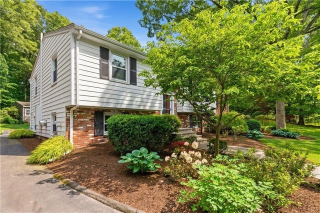 8 Ledgemont Drive, Lincoln, RI 02865