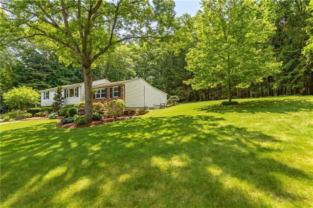 8 Ledgemont Drive, Lincoln, RI 02865