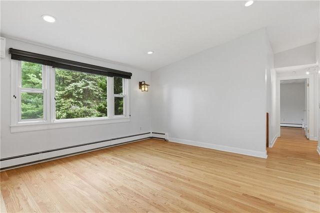 8 Ledgemont Drive, Lincoln, RI 02865
