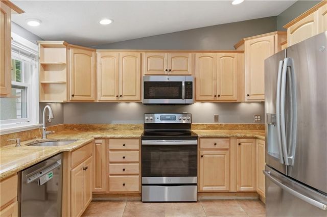 8 Ledgemont Drive, Lincoln, RI 02865
