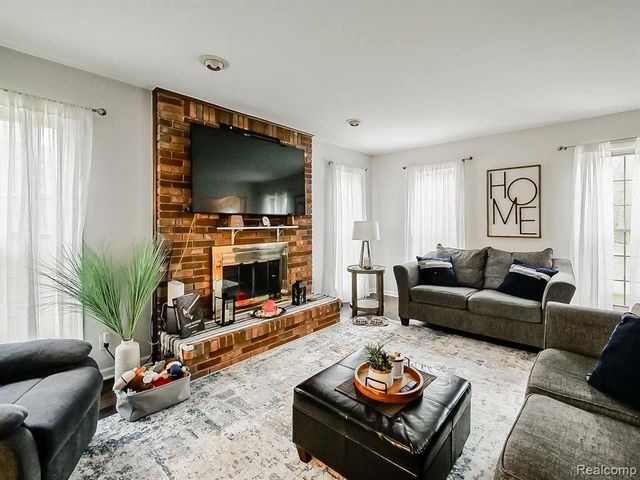 3688 Old Creek Road, Rochester Hills, MI 48307