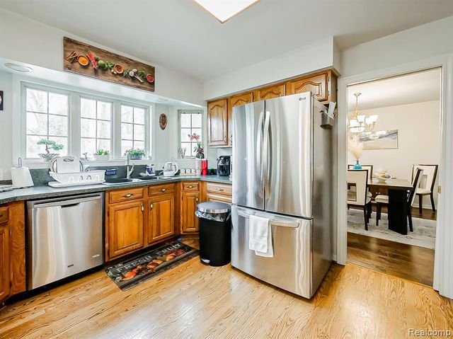 3688 Old Creek Road, Rochester Hills, MI 48307