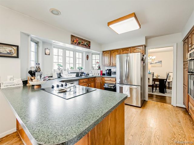 3688 Old Creek Road, Rochester Hills, MI 48307