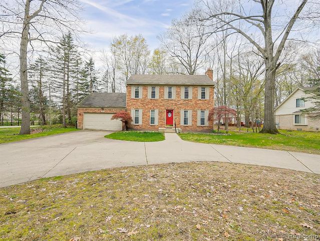 3688 Old Creek Road, Rochester Hills, MI 48307