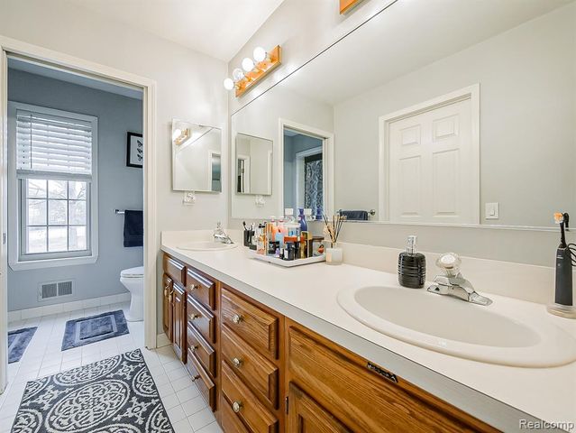 3688 Old Creek Road, Rochester Hills, MI 48307
