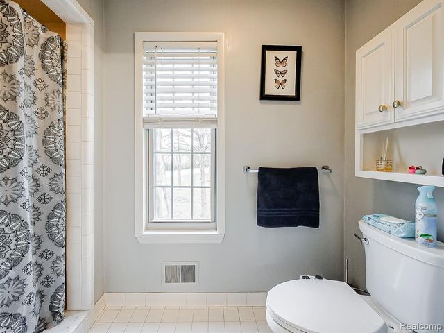3688 Old Creek Road, Rochester Hills, MI 48307