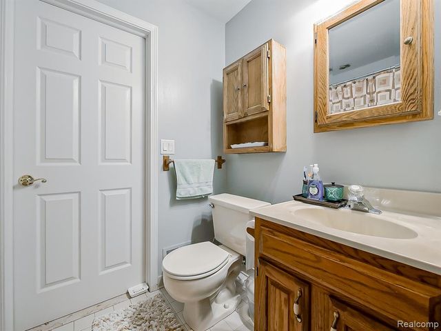 3688 Old Creek Road, Rochester Hills, MI 48307