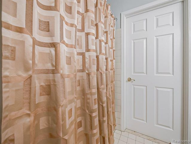 3688 Old Creek Road, Rochester Hills, MI 48307