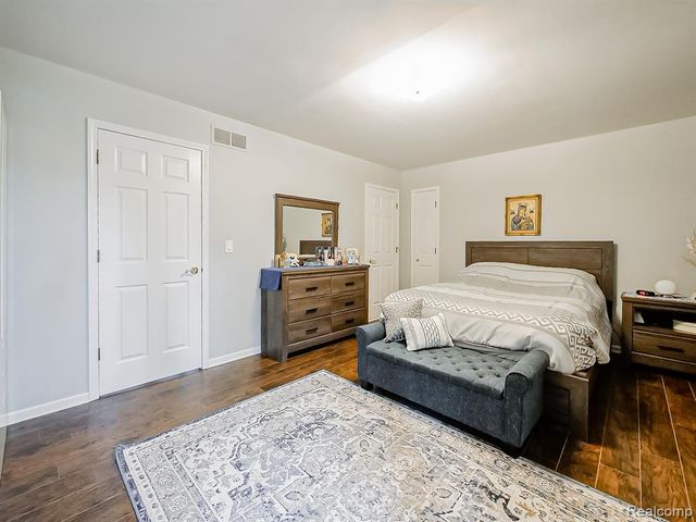 3688 Old Creek Road, Rochester Hills, MI 48307