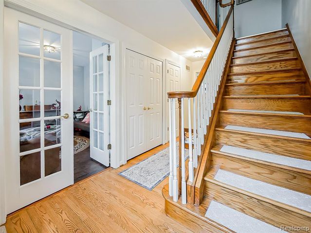 3688 Old Creek Road, Rochester Hills, MI 48307