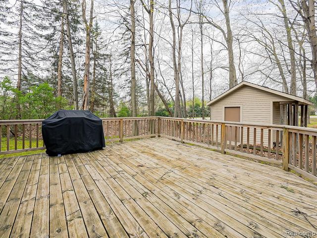 3688 Old Creek Road, Rochester Hills, MI 48307