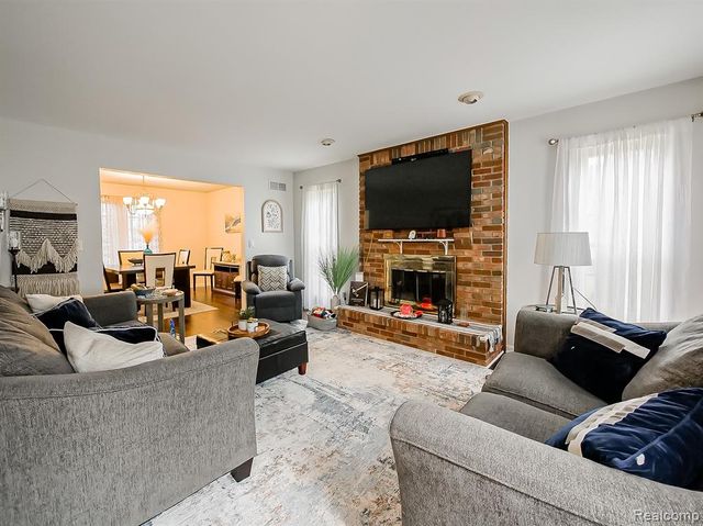 3688 Old Creek Road, Rochester Hills, MI 48307