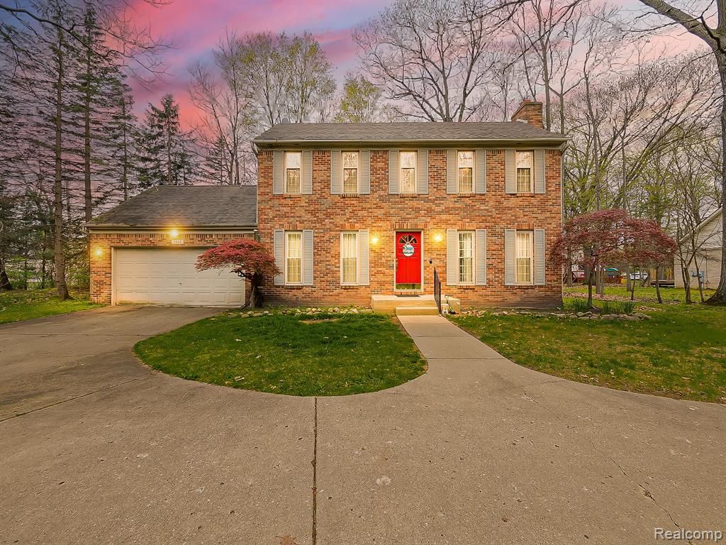3688 Old Creek Road, Rochester Hills, MI 48307