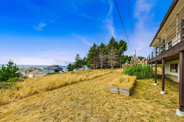 82 Fawn Drive, Shelter Cove, CA 95589