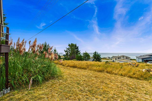 82 Fawn Drive, Shelter Cove, CA 95589