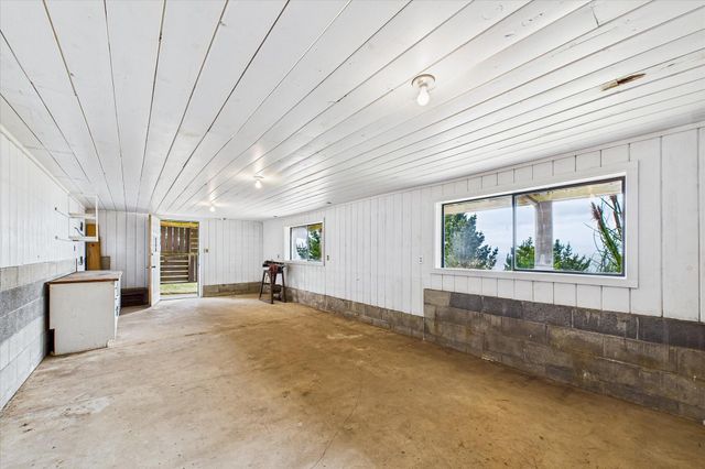 82 Fawn Drive, Shelter Cove, CA 95589