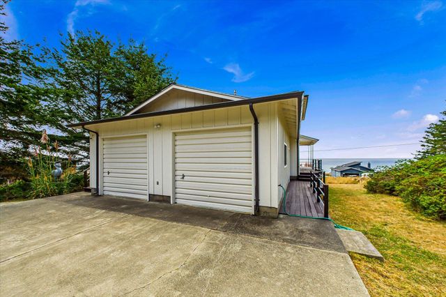 82 Fawn Drive, Shelter Cove, CA 95589