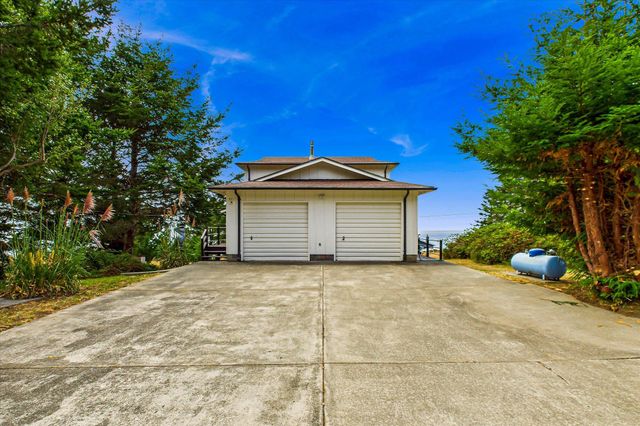 82 Fawn Drive, Shelter Cove, CA 95589