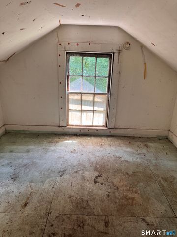 71 Yale Street, Meriden, CT 06450